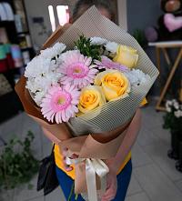 Букет цветов из:  Герберы, Розы и Хризантемы в Заинске
