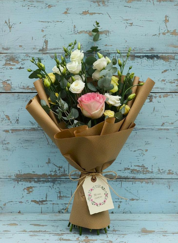 Букет цветов из: Розы и Лизиантусы в Заинске