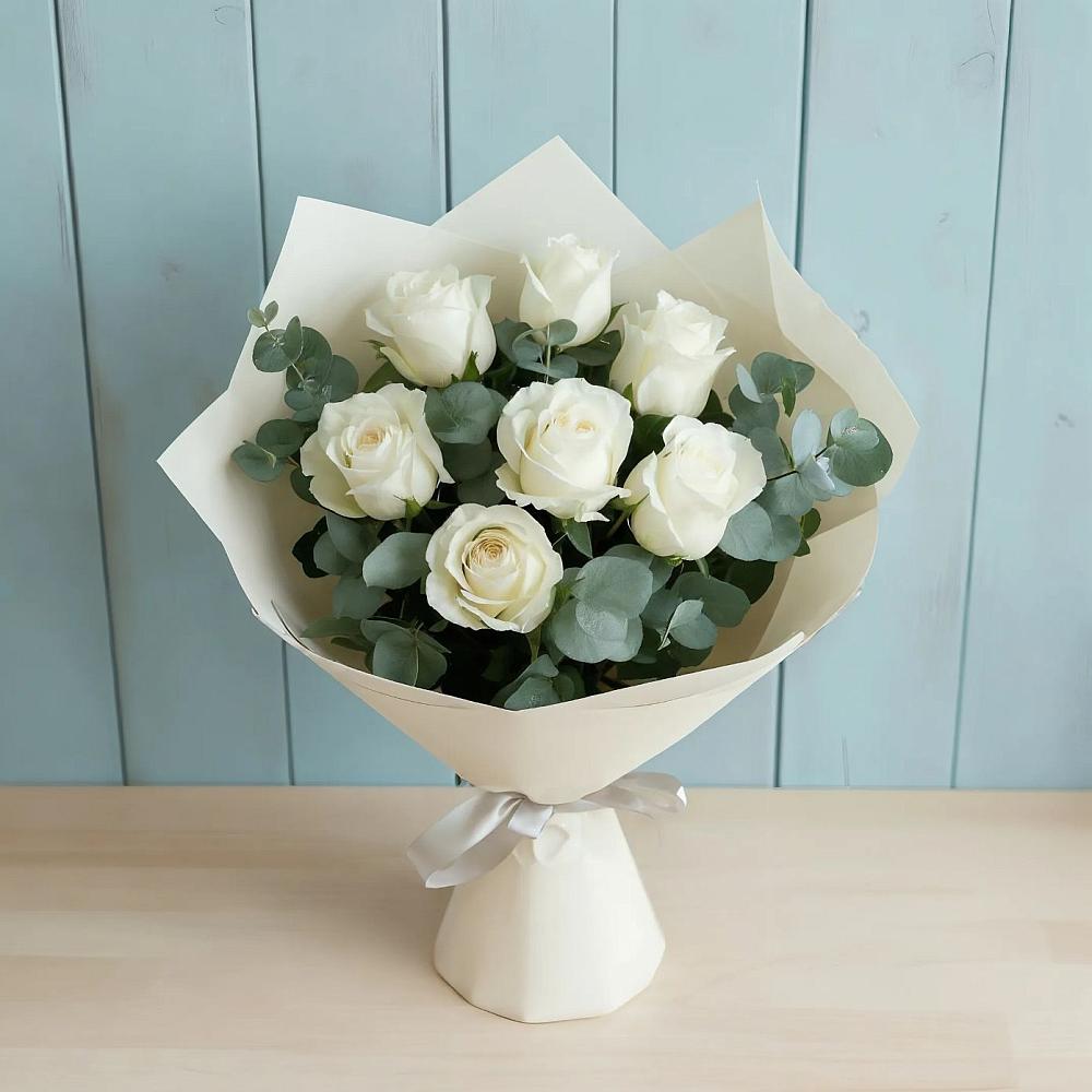 Букет Белые розы в Эвкалипте в Заинске