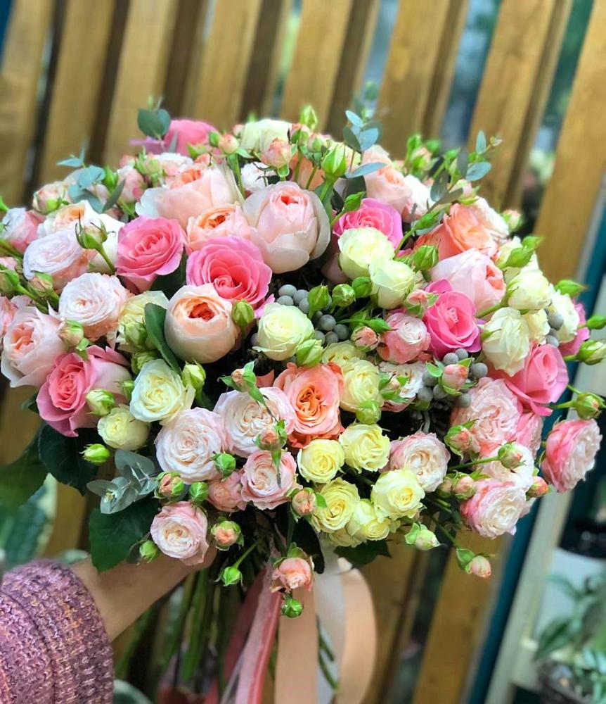 Букет цветов из: Розы в Заинске