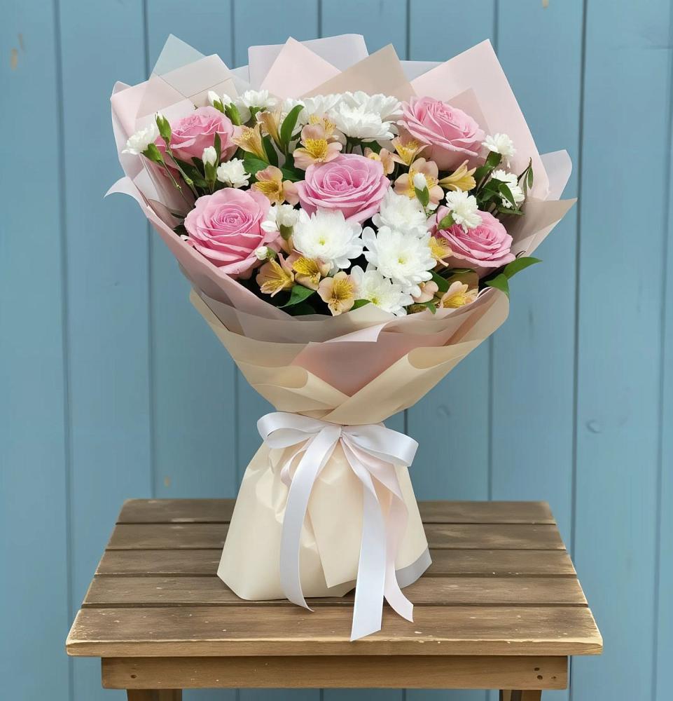 Букет цветов из: Гвоздики, Орхидеи и Розы в Заинске