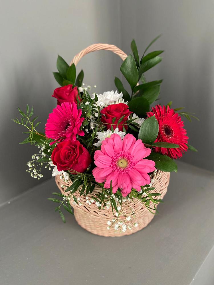 Цветочная композиция из Розы, Хризантемы и Герберы в корзине в Заинске