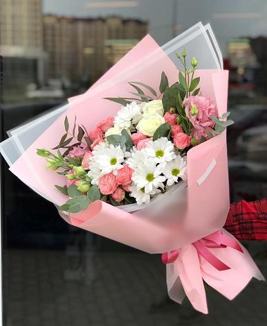 Букет цветов из: Розы, Лизиантусы и Хризантемы в Заинске
