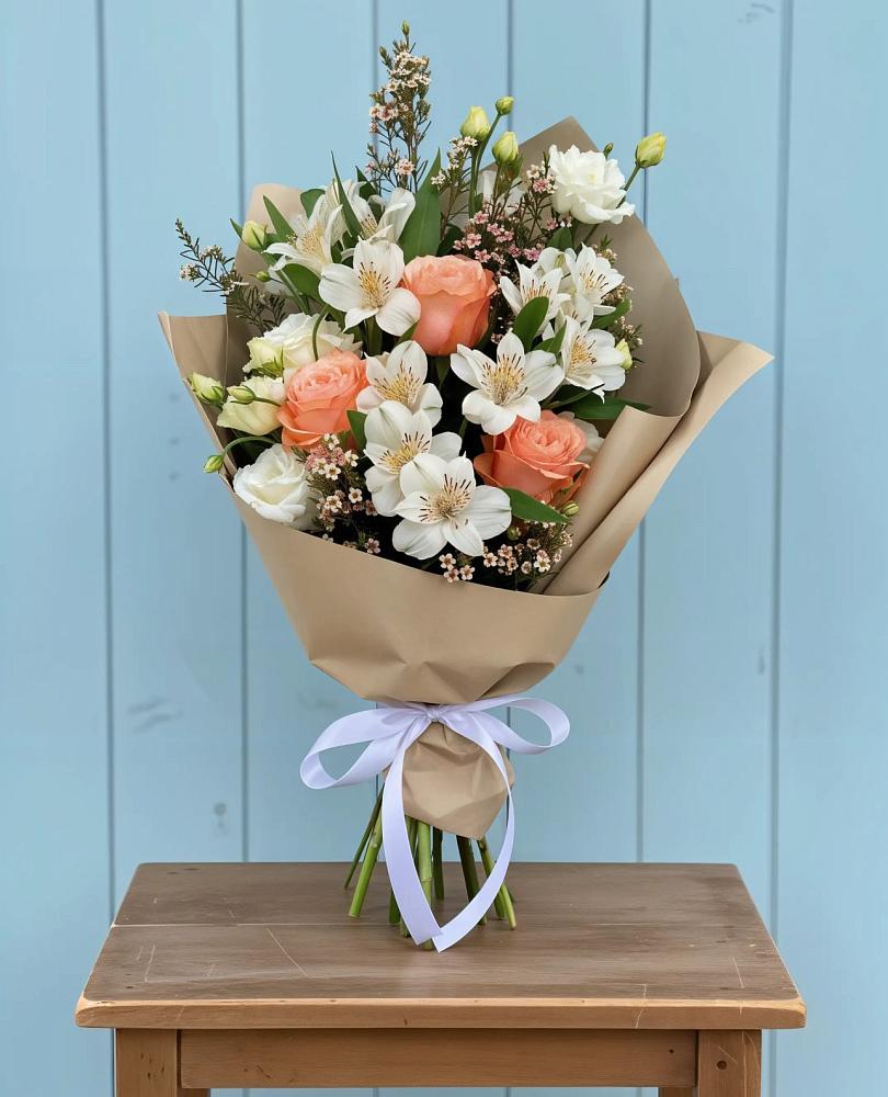 Букет цветов из: Альстромерии, Лизиантусы, Розы и Хризантемы в Заинске