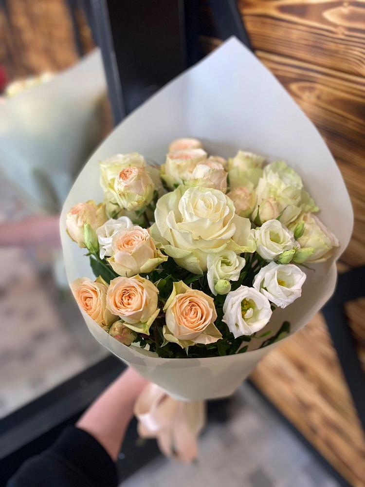 Букет цветов из: Розы и Лизиантусы в Заинске