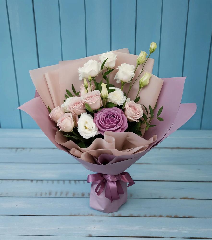 Букет цветов из: Розы и Лизиантусы в Заинске